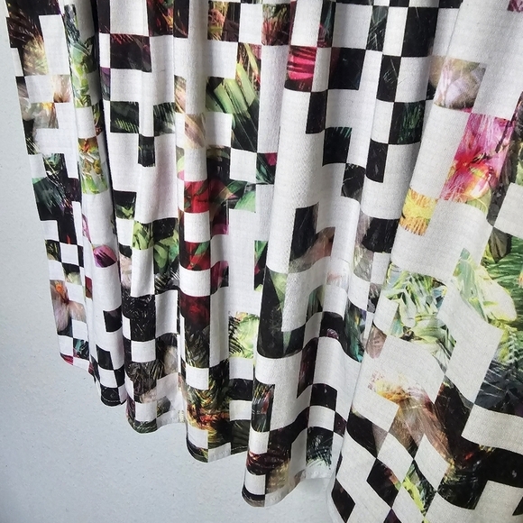 Patterned Women's Skirt - Picture 6 of 9